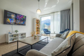 Julie's Sunny Cozy Apartment with Balcony